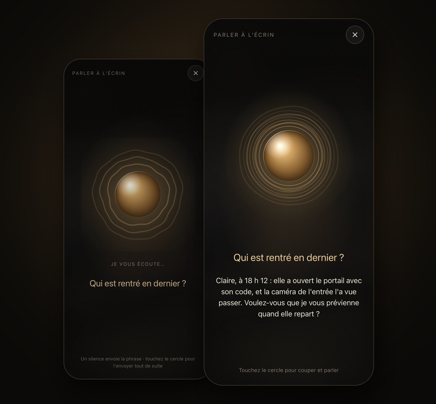 L'application ÉCRIN HOME en mode vocal : à gauche, la sphère d'or écoute et la phrase « Qui est rentré en dernier ? » s'écrit pendant qu'on la dit ; à droite, la maison répond, de vive voix et à l'écran
